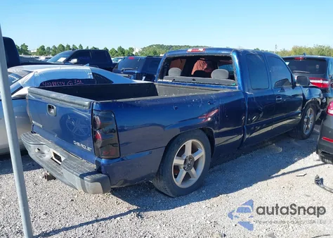 2001 Chevrolet Silverado 1500 Ls z USA, uszkodzony, nr VIN 2GCEC19T411117361